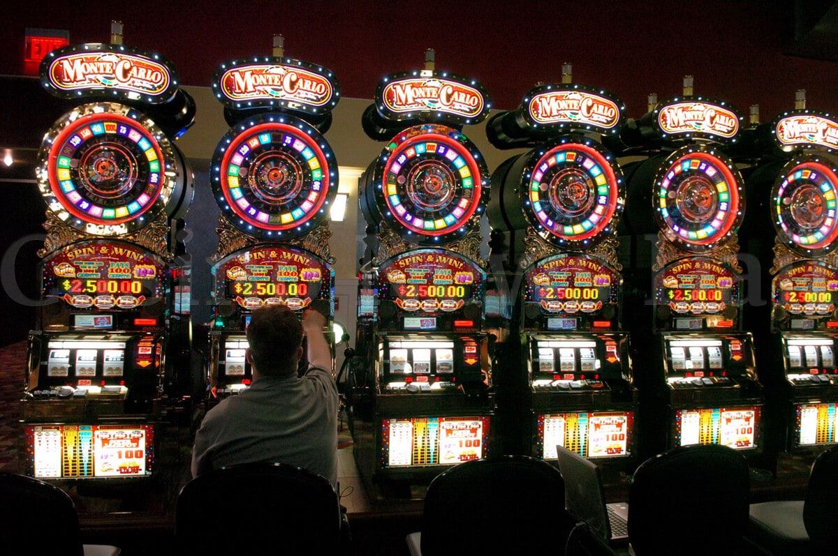 Screenshot of Monte Carlo slot machines in casino