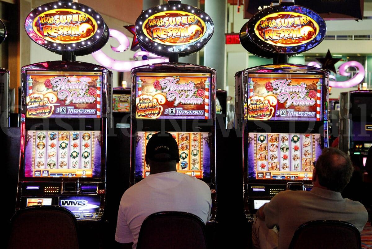 Screenshot of people playing on Super Respin Slot Machines